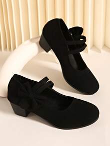 大码女式经典纯黑色高跟鞋 - 圆头设计 - 尺码 36-43 - 优质天鹅绒材质，光滑舒适 - 黑色高跟鞋，纯色低鞋面软底坡跟粗跟一脚蹬鞋 - 一脚蹬系带设计易于穿着 - 优质材质不会滑落 - 厚中跟防滑圆头一脚蹬鞋 - 时尚百搭 - 黑色-蝴蝶結 - 查看 7