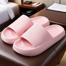 Nouvelles sandales/mules mode homme rayées noires, semelle épaisse en EVA, silencieuses et antidérapantes, résistantes aux odeurs, respirantes, confortables, design enfiler, convient pour la maison, la salle de bain, séchage rapide (recommandé de commander une taille au-dessus pour les pieds larges)