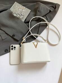 奢华女士手提包品牌包纯色优质托特包，2025新款时尚百搭单肩包大容量时尚手提包，新款大包INS搭配单品，复古休闲街头风小众托特包，简约明星同款亮面优质斜挎包，夏季斜挎托特包2025新款高端鳄鱼纹大容量妈妈包，时尚优质个性女包，枕头包 - 米色 - 查看 10