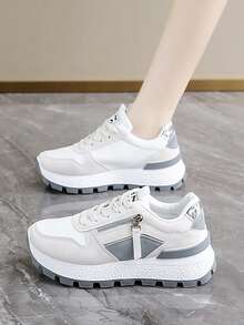 Zapatillas deportivas de mujer para primavera, verano y otoño, nuevas. Zapatillas casuales con suela gruesa, de malla transpirable, con cuña, ligeras y versátiles, de moda, con cordones, blancas y grises