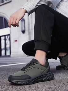 男士轻便跑步鞋 - 适合健身、慢跑、全年散步 - 透气低帮舒适设计 - 厚实 EVA 鞋底，减震 - 多功能休闲鞋