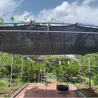 Högkvalitativt solskyddsduksstaket - Skuggduk för utomhusbruk med öljetter, hållbar, rivbeständig, enkel att installera, lämplig för balkong, trädgård och pool - Ger utmärkt skuggning, avskärmning och avskildhet, med bundna kanter och öljetter