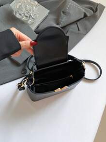 Geantă de mână de lux pentru femei, geantă de marcă, culoare solidă, geantă tote de înaltă calitate, 2025, geantă de umăr versatilă la modă, geantă de mână la modă, capacitate mare, geantă mare nouă, articol asortat INS, geantă tote de nișă în stil retro casual, geantă crossbody lucioasă de înaltă calitate, simplă, cu același stil, cu celebrități, geantă crossbody de vară 2025, geantă elegantă nouă cu model de crocodil, capacitate mare, geantă de femeie personalizată cu textură la modă, geantă de pernă