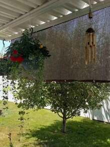 高品质遮阳布栅栏 - 户外遮阳布带索环，耐用、抗撕裂、易于安装，适用于阳台、庭院和泳池 - 提供出色的遮阳、遮蔽和隐私，带有包边和孔眼