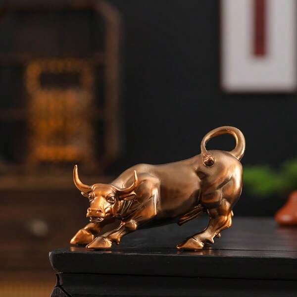1pc Wall Street Golden Bull Desktop Ornament, Mini Cute Ornament, Home Living Room Bar Cafe Decoration, Room Desktop Display Ornament