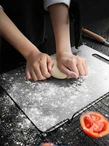 لوح تقطيع من التيتانيوم قطعة واحدة، لوح تقطيع من التيتانيوم النقي 100% المحسن حديثًا، لوح تقطيع من الفولاذ المقاوم للصدأ بحجم كبير/متوسط/صغير، لوح تقطيع معدني ثنائي الجوانب متين، لوح تقطيع للخضروات والفواكه، حصيرة عجن السوشي والعجين، أداة مطبخ