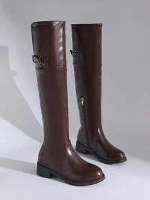 女士棕色百搭复古时尚粗跟平底过膝靴，柔软皮革鞋面舒适易打理，薄款保暖内衬，冬季保暖，一脚蹬设计易于穿着，带扣和侧拉链，优雅高挑，修身长筒靴，适合多种场合
