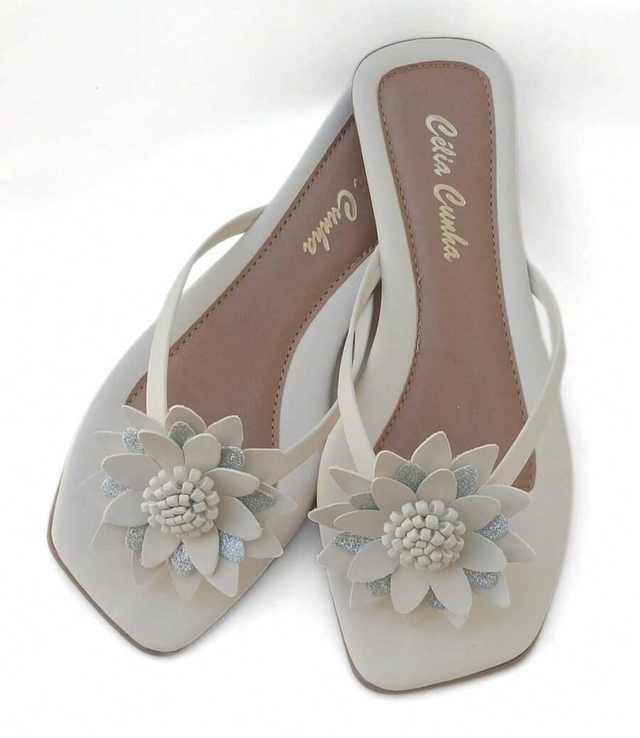 Sandália rasteirinha chinelo com flor branco off