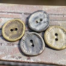 10 قطعة/18 مم أزرار معدنية مصنوعة يدويًا بطراز قديم مهترئ، تصميم عملة قديمة، غير متماثل بعينين، بطراز كاوبوي وصيني، للملابس والإكسسوارات للشعر والحقائب والأحزمة والقبعات والأوشحة، لوازم الخياطة DIY، ديكورات المنسوجات المنزلية، أزرار الرياح، الملابس والأزياء، الحرف اليدوية، ستيمبانك، بوهو، الموضة الرجعية، هدايا لعشاق الخياطة، الزفاف، كوسبلاي، أسلوب الخريف والشتاء، مشاريع DIY، رجال ونساء مشتركة - متعدد الألوان - مشاهدة 10