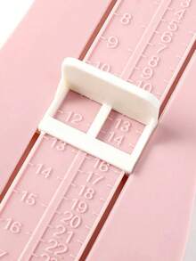 1 耐用的婴儿足部测量器，塑料足部测量尺，适合0-8岁婴儿、儿童和婴幼儿测量脚部，也是购买鞋子必备的鞋码工具。