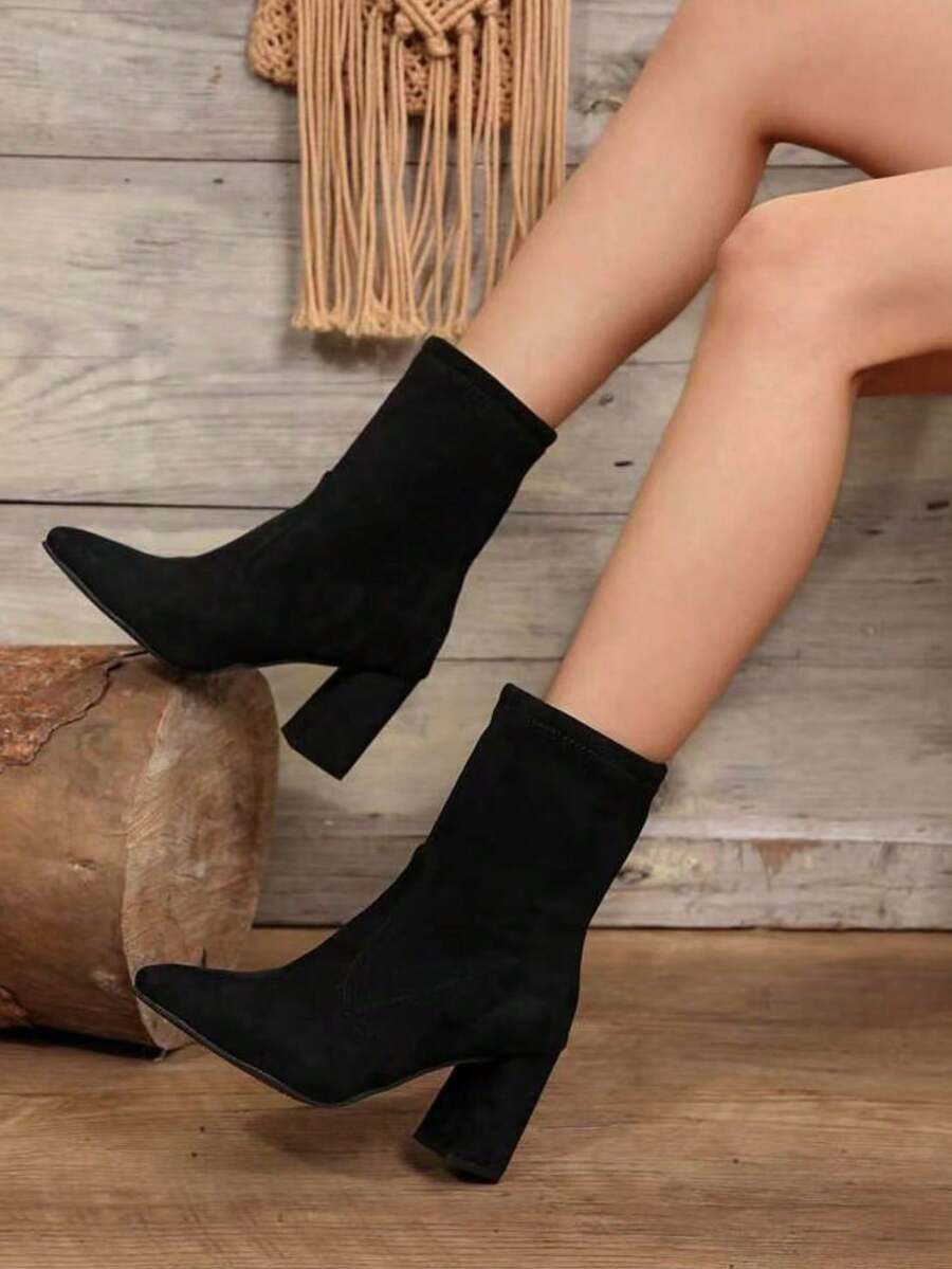 Damskie botki z okrągłym noskiem i grubym obcasem, modne i uniwersalne, krótkie, wygodne na jesień/zimę