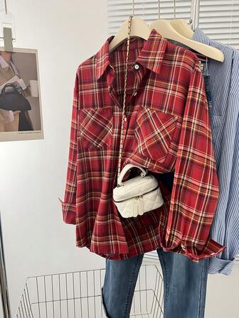 Damskjorta med knappar och fickor för vardagsbruk