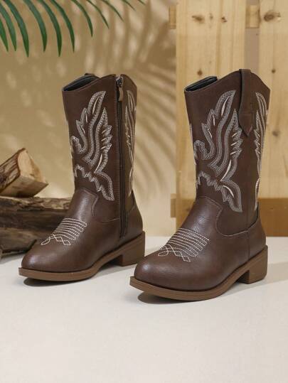In 2025, A Must-Have Western Cowboy-Style Fashion Item For Both Boy And Girl: A Pair Of Mid-Calf Boots Suitable For Children Aged 3 To 12. The Brown Leather And White Embroidered Side Zipper Make It Very Easy To Put On And Take Off. Yundi Is Suitable For A Long Walk Without Getting Tired. Children's Mid-Calf Boots Suitable For Spring Outings, Outdoor Activities, Beaches, Parties, Back-To-School And City Trips!