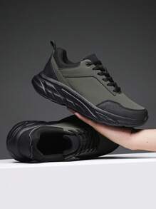 男士轻便跑步鞋 - 适合健身、慢跑、全年散步 - 透气低帮舒适设计 - 厚实 EVA 鞋底，减震 - 多功能休闲鞋