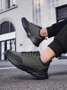 男士轻便跑步鞋 - 适合健身、慢跑、全年散步 - 透气低帮舒适设计 - 厚实 EVA 鞋底，减震 - 多功能休闲鞋