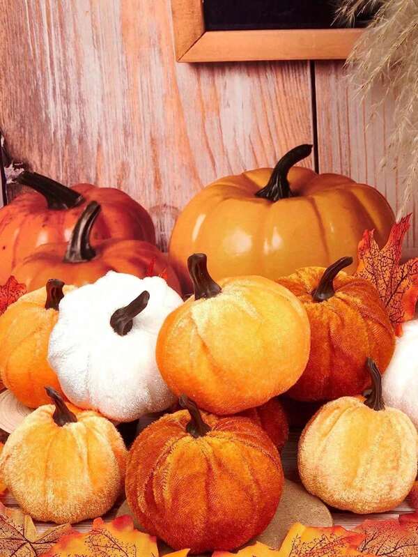 6 piezas - Decoración de calabaza artificial de espuma de tela de terciopelo para el hogar, granja, cosecha, Acción de Gracias, decoración, surtido de calabazas decorativas rústicas pequeñas de terciopelo, espuma de calabaza en naranja óxido, blanco para centro de mesa, repisa, decoración de otoño, Halloween, otoño