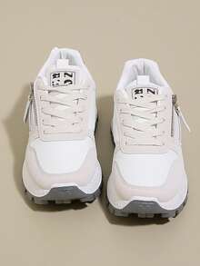 Zapatillas deportivas de mujer para primavera, verano y otoño, nuevas. Zapatillas casuales con suela gruesa, de malla transpirable, con cuña, ligeras y versátiles, de moda, con cordones, blancas y grises