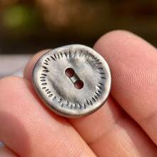 10 قطعة/18 مم أزرار معدنية مصنوعة يدويًا بطراز قديم مهترئ، تصميم عملة قديمة، غير متماثل بعينين، بطراز كاوبوي وصيني، للملابس والإكسسوارات للشعر والحقائب والأحزمة والقبعات والأوشحة، لوازم الخياطة DIY، ديكورات المنسوجات المنزلية، أزرار الرياح، الملابس والأزياء، الحرف اليدوية، ستيمبانك، بوهو، الموضة الرجعية، هدايا لعشاق الخياطة، الزفاف، كوسبلاي، أسلوب الخريف والشتاء، مشاريع DIY، رجال ونساء مشتركة - متعدد الألوان - مشاهدة 9