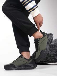 男士轻便跑步鞋 - 适合健身、慢跑、全年散步 - 透气低帮舒适设计 - 厚实 EVA 鞋底，减震 - 多功能休闲鞋