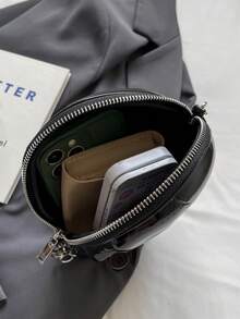 BAILEE Chiếc túi hình đầu lâu bằng silicon màu trơn, thời trang và độc đáo theo phong cách punk chủ đề Halloween này có khóa kéo và dây xích kim loại, phù hợp để nữ đeo chéo. Có thể dùng trong các bữa tiệc Halloween, phối cùng trang phục Halloween, hoặc làm quà tặng Halloween. Đây vừa là một chiếc ví chủ đề Halloween, vừa là sự lựa chọn hoàn hảo cho thời trang Halloween và phong cách Gothic, trở thành món quà Halloween tuyệt vời nhất dành cho phái nữ, kết hợp hoàn hảo với trang phục Halloween. - màu đen - Xem 11