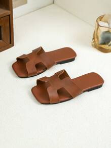 زوج جديد من الأحذية الصندلية للأطفال ذات أصابع مربعة، بتركيبات لونية متنوعة، مناسبة لارتداء الأطفال. صنادل صيفية للبنات ذات أربطة ناعمة وأنيقة، أحذية أميرة كاجوال للبنات، أحذية شاطئ مانعة للانزلاق، مناسبة للاستخدام الداخلي والخارجي