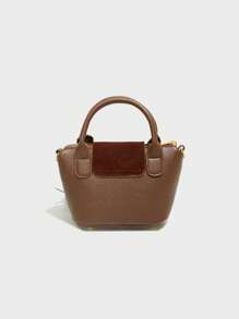 新款时尚经典多功能纯色PU皮革方形包，饰有巧克力小狗吊坠和字母图案，明星同款双提手撞色翻盖磁扣设计手提包，轻便防水斜挎包，小巧优雅的度假包，适合旅行、购物、通勤、节日和聚会。