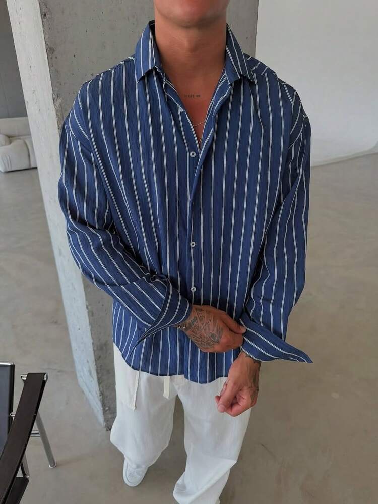 Herren-Lässig Hemd mit blauen und weißen Streifen, langärmlig, lockere Passform, vielseitiges und minimalistisches Design, geeignet für den Alltag in mehreren Jahreszeiten, bequem und atmungsaktiv, leinenartige Textur, Herbst - Verschiedenfarbig - Übersicht 1