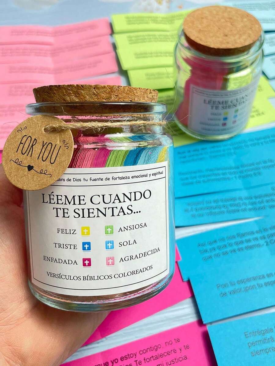 Bible Scripture Glass Jar 1 pieza Regalos cristianos para el Día de la Madre para mujeres y hombres, Frasco con versículos bíblicos, Frasco "Léeme cuando" con versículos bíblicos para emociones y sentimientos, Regalos religiosos para estudios bíblicos de la iglesia para mujeres, hombres, mamá, papá, hermana, amigo, un frasco de vidrio con versículos bíblicos codificados por color, que contiene versículos bíblicos en español - Multicolor - Ver 1