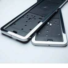 2个不锈钢欧标车牌框，带ABS底板，通用尺寸520mm*110mm车牌，欧盟汽车外饰配件，欧标车牌架，含螺丝套件，也适用于俄罗斯金属车牌框