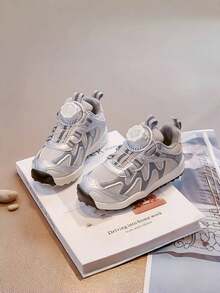 1 par de zapatillas de moda con diseño de botón giratorio de malla de PU y suela blanda, adecuadas para primavera y otoño - Plateado - Ver 3