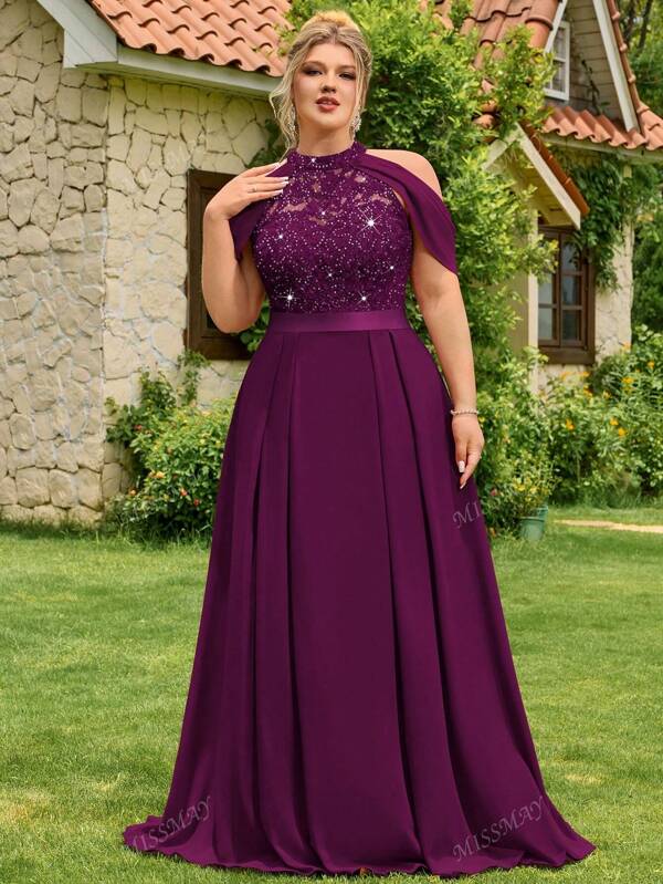 Vestido formal de fiesta, graduación, cena o boda con cuello de halter, lentejuelas, encaje floral, hombros recortados, mangas tipo capa, contraste de gasa con pliegues en el bajo