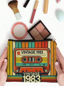 复古磁带印花化妆包 - 采用轻质涤纶面料，拉链封口，适合收纳化妆品和洗漱用品。充满活力的80/90年代怀旧设计，是女性理想的化妆/洗漱包、学生应急包或圣诞礼物之选。 - 彩色 - 查看 6