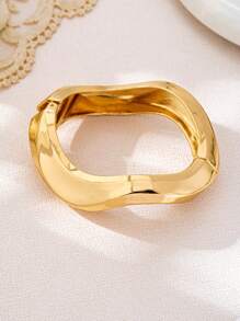 3pcs/1set Minimalist Fashion Gold Geometric Wave Asymmetrical Teardrop Bangle Bracelet Set, Suitable For Women, Thick Smooth Texture Heavy Metal And Zinc Alloy Material