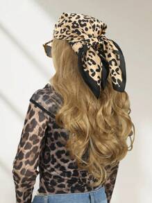 1 件女士轻质豹纹方形围巾，适合街头、海滩、度假、头带、围巾、头巾