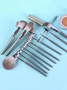 14-Piece_Set_Makeup_Brush_Set_For_All_Skin_Types,_Soft_Fluffy_Cosmetic_Tools_With_Plastic_Handles,_Unscented_Nylon_Bristles,_Pal - Silver - View 6