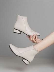 女式踝靴，低跟，粗跟，浅灰色，秋冬，设计感，日常穿着，皮革工艺，尖头，时尚风格，适合现代女性，休闲和办公场合 - 米色 - 查看 4