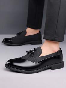 زوج من أحذية الرجال الرسمية ذات التصميم المرقع، بطراز إيطالي وبريطاني من جلد البولي يوريثان مزين بشرابات، مناسبة للارتداء في المكتب في جميع المواسم