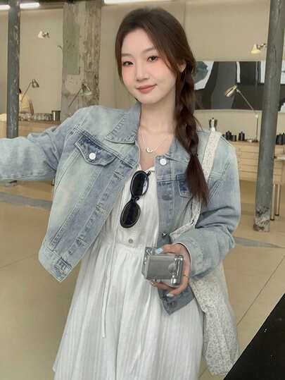 女式纯色牛仔夹克，正面纽扣开合，仿口袋，春秋季休闲装