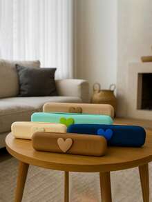 1 Caja de almacenamiento de brochas de maquillaje con forma de corazón para viaje, con gran capacidad, hecha de material de silicona, con estilo y portátil, adecuada para guardar brochas de maquillaje facial. Tiene una textura suave y lisa, con múltiples opciones de color disponibles. Bolsa, bolsa de maquillaje, organizador de maquillaje, bolsa de aseo, organizador de escritorio, bolsa de cosméticos, bolsa de maquillaje, organizador de maquillaje, accesorios de tocador, bolsa de maquillaje, bolsas de maquillaje, joyero, bolsa, soporte de brochas de maquillaje, soporte de brochas, organizador de perfumes, bolsa