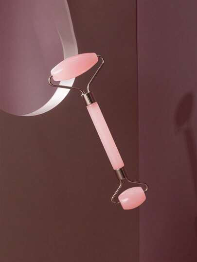 طقم أدوات تدليك الوجه بحجر المرو الطبيعي الأخضر، وتشمل: لوح مرو الأخضر لإزالة التجاعيد الناعمة والتجاعيد ، بشكل قلب لتدليك البشرة وعمليات الاسترخاء لزيادة نضارة البشرة والرقبة، للحد من التجاعيد وتورم العينين. مناسب لتدليك الوجه سواء في المنزل أو صالون التجميل