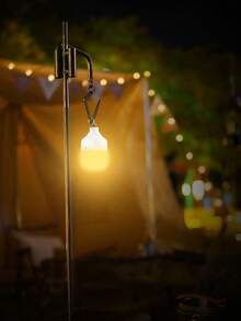 Lanterne de camping LED rechargeable, lumière de tente portable multifonctionnelle, ampoule LED d'urgence avec chargement USB, idéale pour les pannes de courant, le camping sous tente, la pêche. Ampoule extérieure rechargeable USB avec différents niveaux de luminosité pour les vendeurs, les urgences, les marchés de nuit, le camping et l'élevage. Portable et pratique pour remplacer les ampoules.