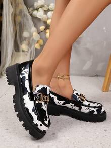 春秋拼接皮革乐福鞋，百搭休闲通勤度假街头风格，适合所有季节，一脚蹬优雅女士鞋，装饰金属扣，厚底舒适简约黑白牛纹 - 乳牛紋扣 - 查看 8