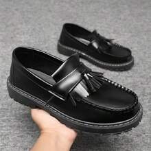 男士英伦风格亮面流苏乐福鞋，厚底一脚蹬莫卡辛船鞋，圆头休闲春秋 - 黑色 - 查看 1