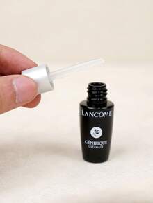 Lancôme 兰蔻 [迷你] Génifique Ultimate 双重修复精华液 7ml / 改善肤质和修复屏障 | 为了完善此皮肤修复配方以达到最佳功效，Génifique Ultimate 还含有透明质酸，可使皮肤光滑、水润和丰满，以及纯甘草提取物，可改善肤色和舒缓肌肤。 - 7ml - New - 查看 5