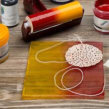 1片A4/A5尺寸可重复使用凝胶艺术印刷垫/硅胶印刷垫,易于清洁,低致敏性 - 非常适合制作名片、剪贴簿、日记本 - 色彩鲜艳的设计,手工印刷垫/生动的印刷图案,可重复使用的印刷垫工艺用品,适用于剪贴簿、家具装饰和艺术印刷。是创意爱好者的必备之选。 - 彩色 - 查看 5