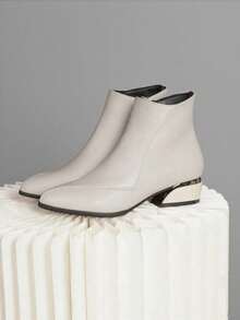 女式踝靴，低跟，粗跟，浅灰色，秋冬，设计感，日常穿着，皮革工艺，尖头，时尚风格，适合现代女性，休闲和办公场合 - 米色 - 查看 2