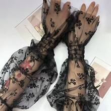 زوج من أكمام الذراع الشفافة للنساء مزينة بالدانتيل والشبك بنقشة القلب والنقاط، قفازات أزياء عصرية للحفلات والمناسبات