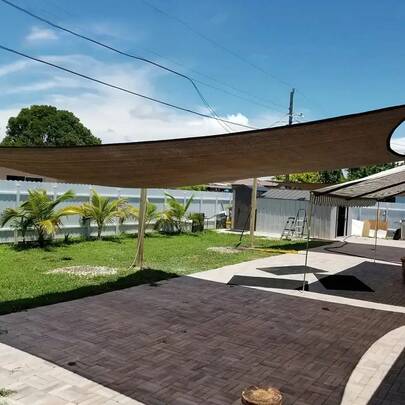 Suave y Plegable 90% Tela de Sombra Negra, 4 X 8m / 13.1 X 26.2ft Lona de Malla Duradera con Ojales, Tela de Sombra Protectora del Sol de Jardín Anticongelante para Cubrir Plantas, Invernadero, Graneros Perrera, Patio, Tomates - Fácil Instalación