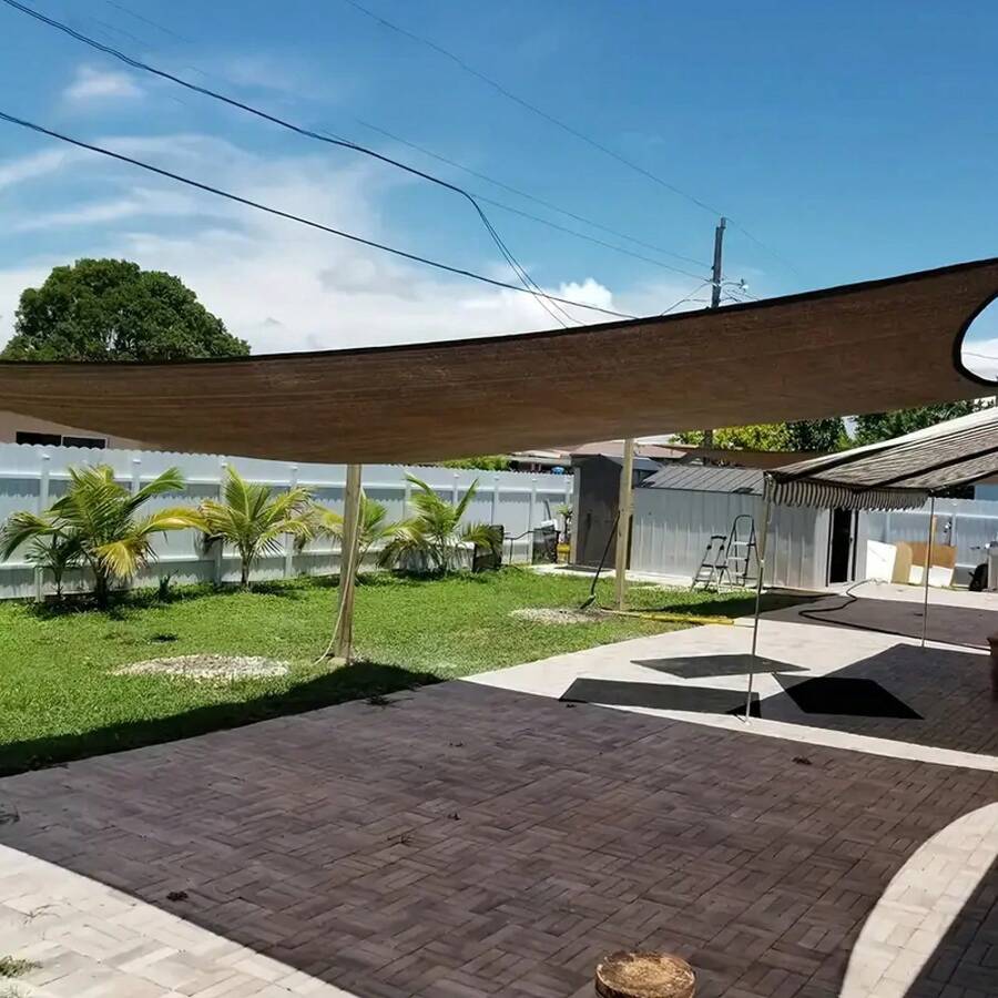 Suave y Plegable 90% Tela de Sombra Negra, 4 X 8m / 13.1 X 26.2ft Lona de Malla Duradera con Ojales, Tela de Sombra Protectora del Sol de Jardín Anticongelante para Cubrir Plantas, Invernadero, Graneros Perrera, Patio, Tomates - Fácil Instalación - Marrón - Ver 1