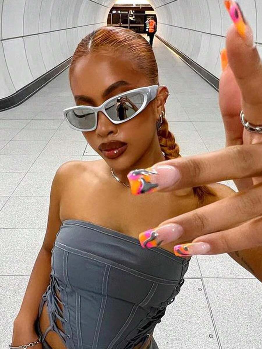 1 pieza con montura plateada y lentes negras y grises con forma envolvente, de moda deportiva estilo Y2K